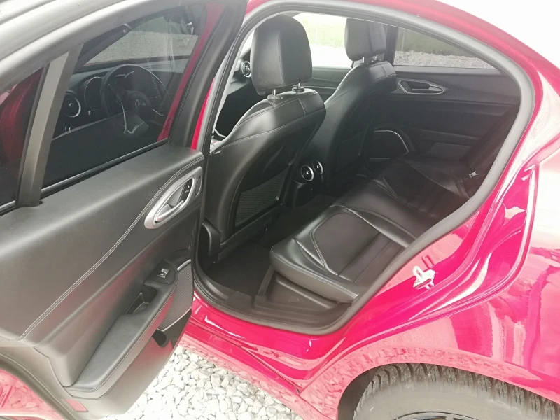 Alfa Romeo Giulia 2.0T avt navi Q4, снимка 10 - Автомобили и джипове - 50285151