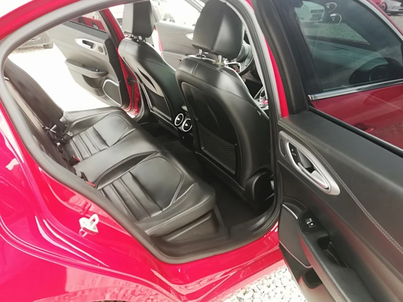 Alfa Romeo Giulia 2.0T avt navi Q4, снимка 11 - Автомобили и джипове - 50285151