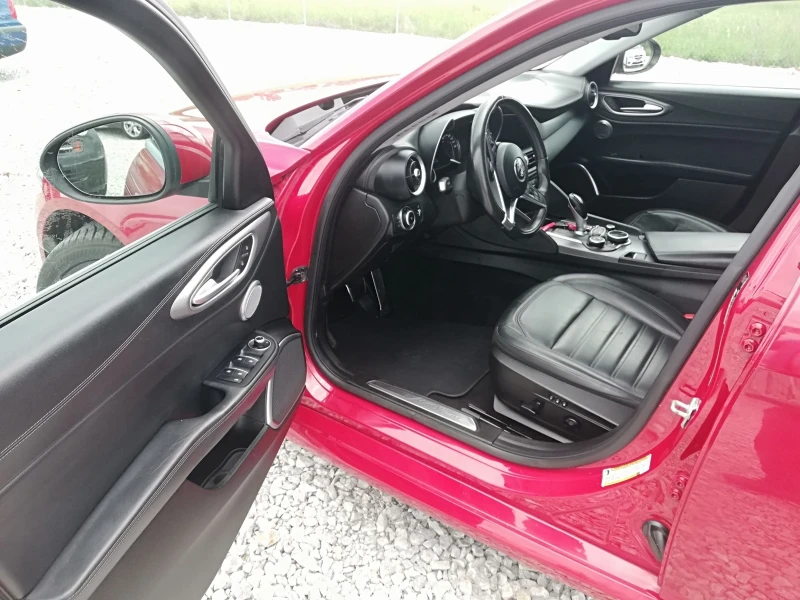 Alfa Romeo Giulia 2.0T avt navi Q4, снимка 9 - Автомобили и джипове - 50285151