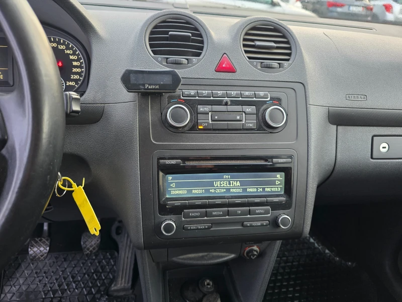 VW Caddy 1.6TDI, 102к.с., Comfortline!, снимка 12 - Автомобили и джипове - 52663217