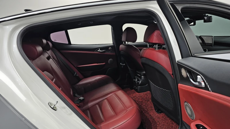 Kia Stinger 3.3T AWD GT , снимка 11 - Автомобили и джипове - 52688740
