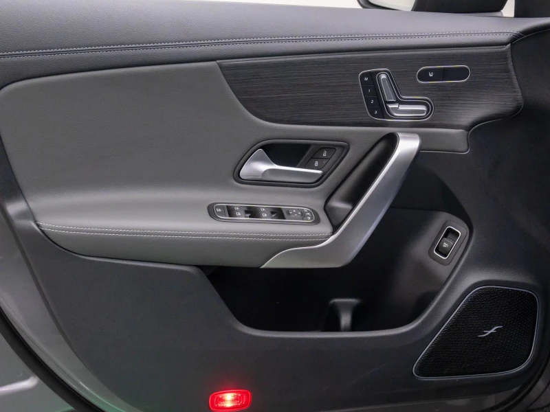 Mercedes-Benz CLA 35 AMG ГАРАНЦИЯ, снимка 12 - Автомобили и джипове - 53303549