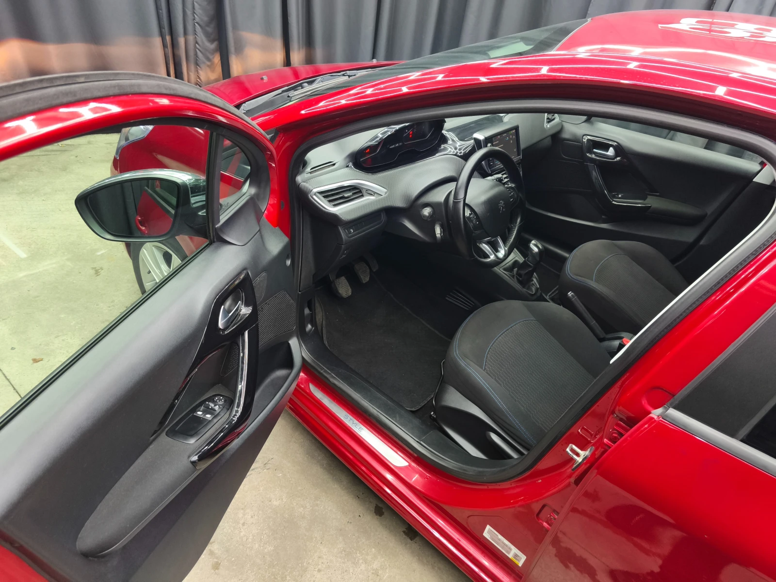 Peugeot 208 1.6HDI 75k.c E6 - изображение 7