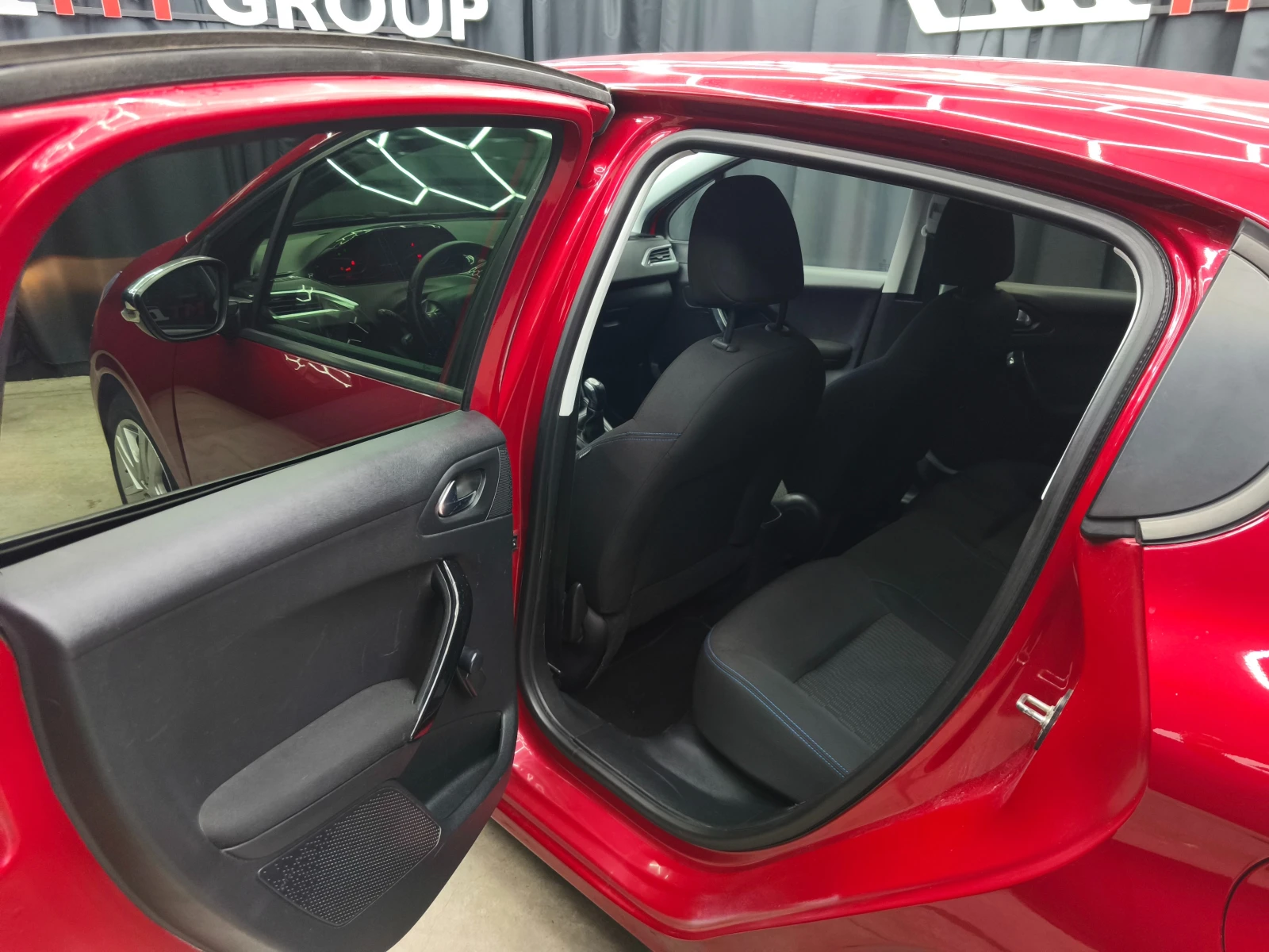 Peugeot 208 1.6HDI 75k.c E6 - изображение 9