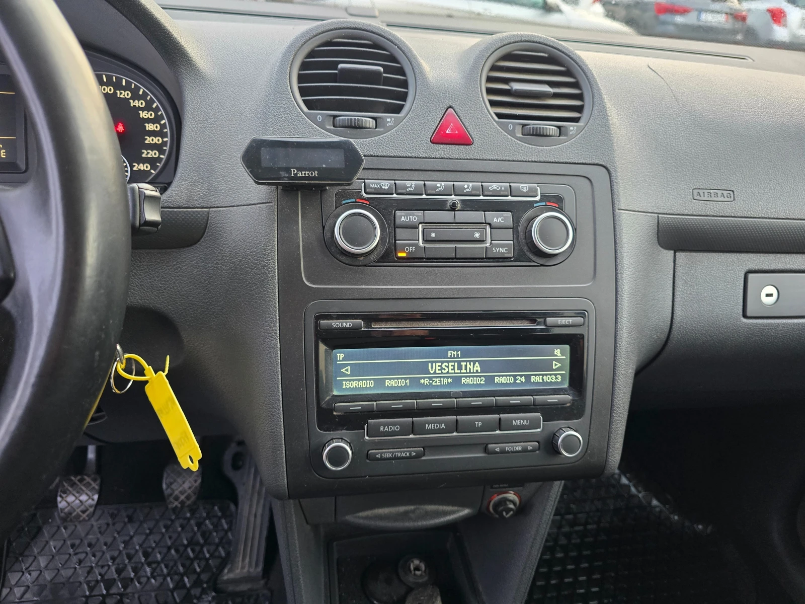 VW Caddy 1.6TDI, 102.., Comfortline! | Mobile.bg   12