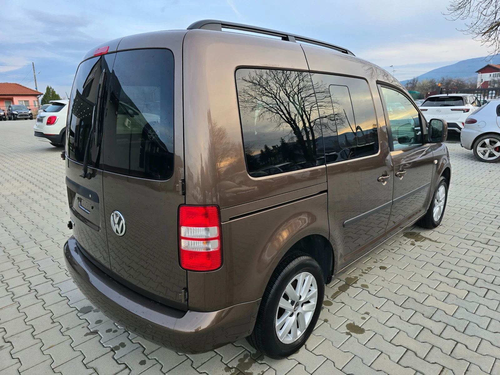 VW Caddy 1.6TDI, 102к.с., Comfortline! - изображение 3