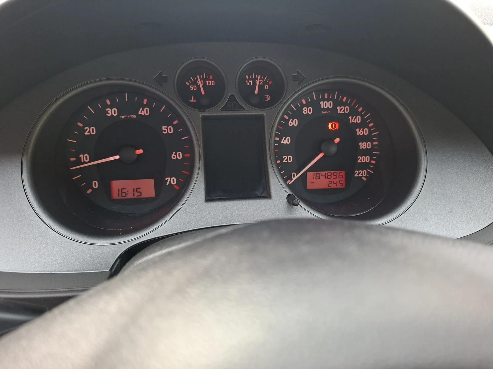 Seat Ibiza 1.4 , снимка 4 - Автомобили и джипове - 53758900