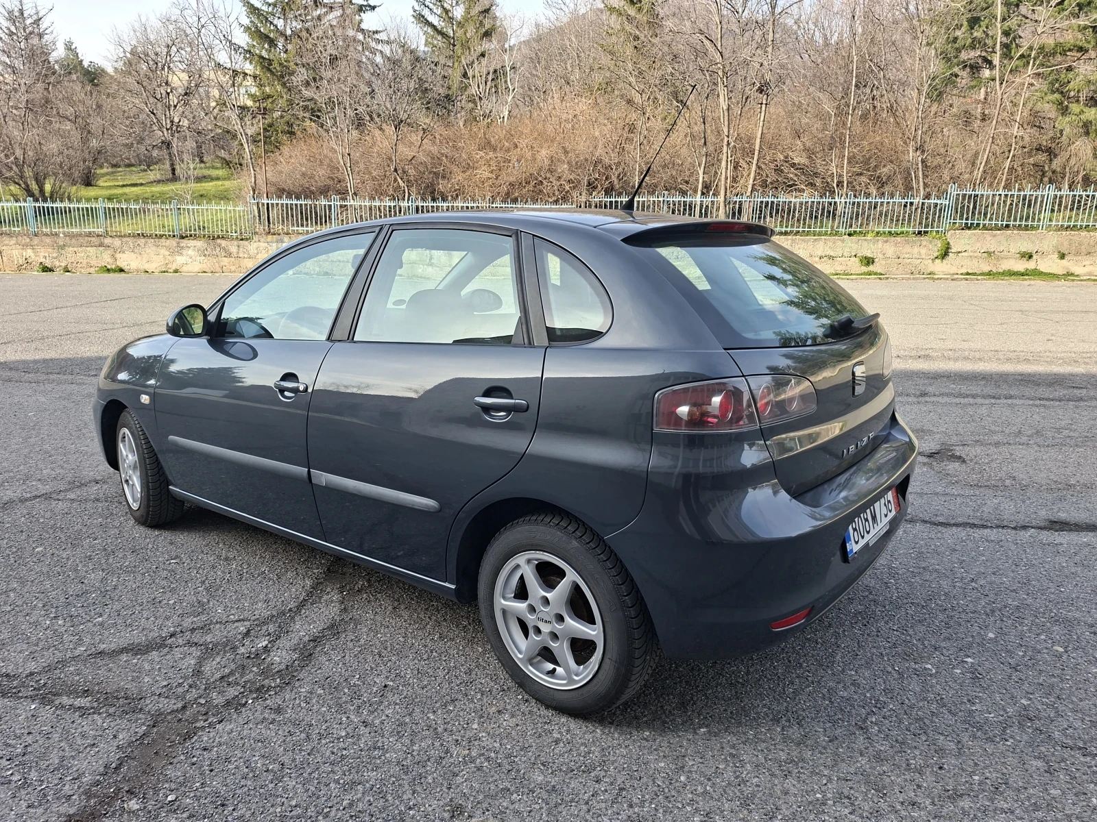 Seat Ibiza 1.4 , снимка 5 - Автомобили и джипове - 53758900