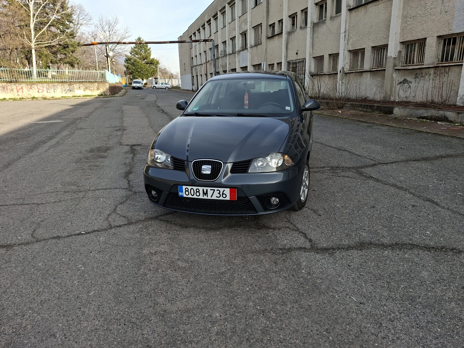 Seat Ibiza 1.4 , снимка 11 - Автомобили и джипове - 53758900