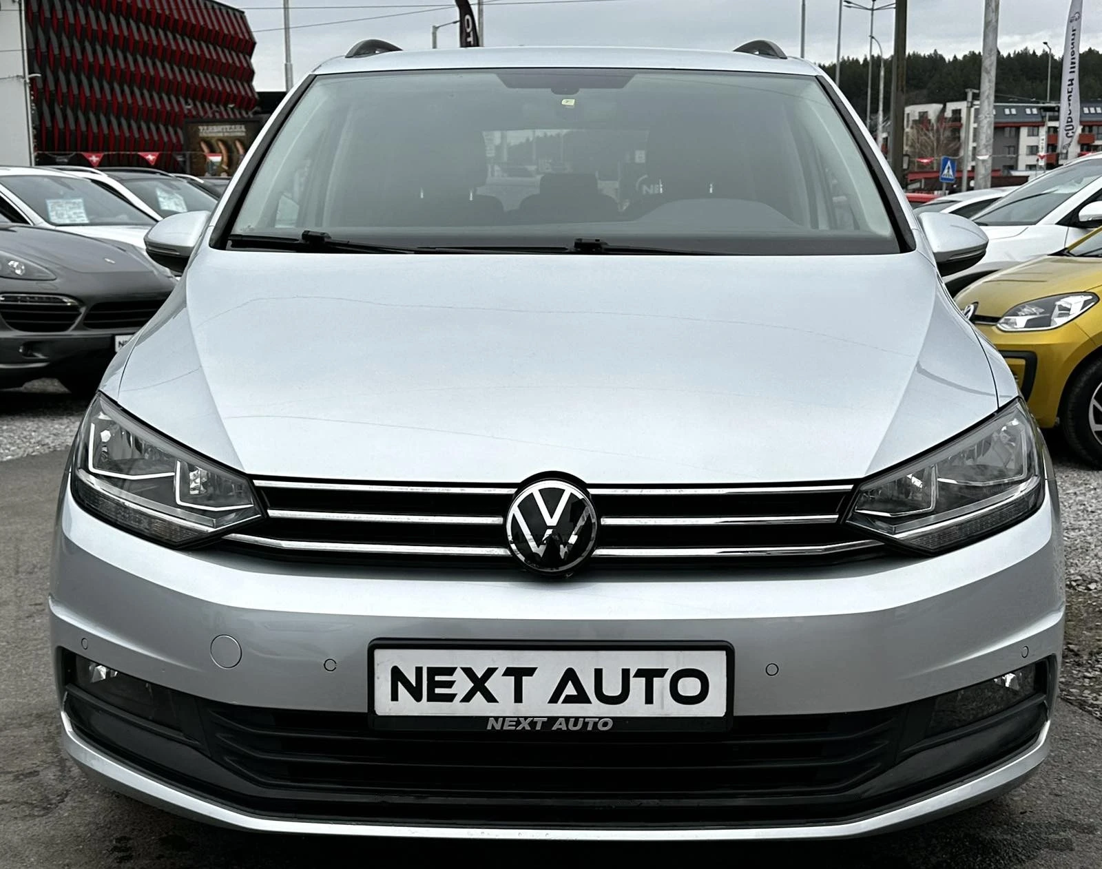 VW Touran 2.0TDI 122HP 6+ 1 CARPLAY CAMERA DISTRONIC, снимка 2 - Автомобили и джипове - 54064767