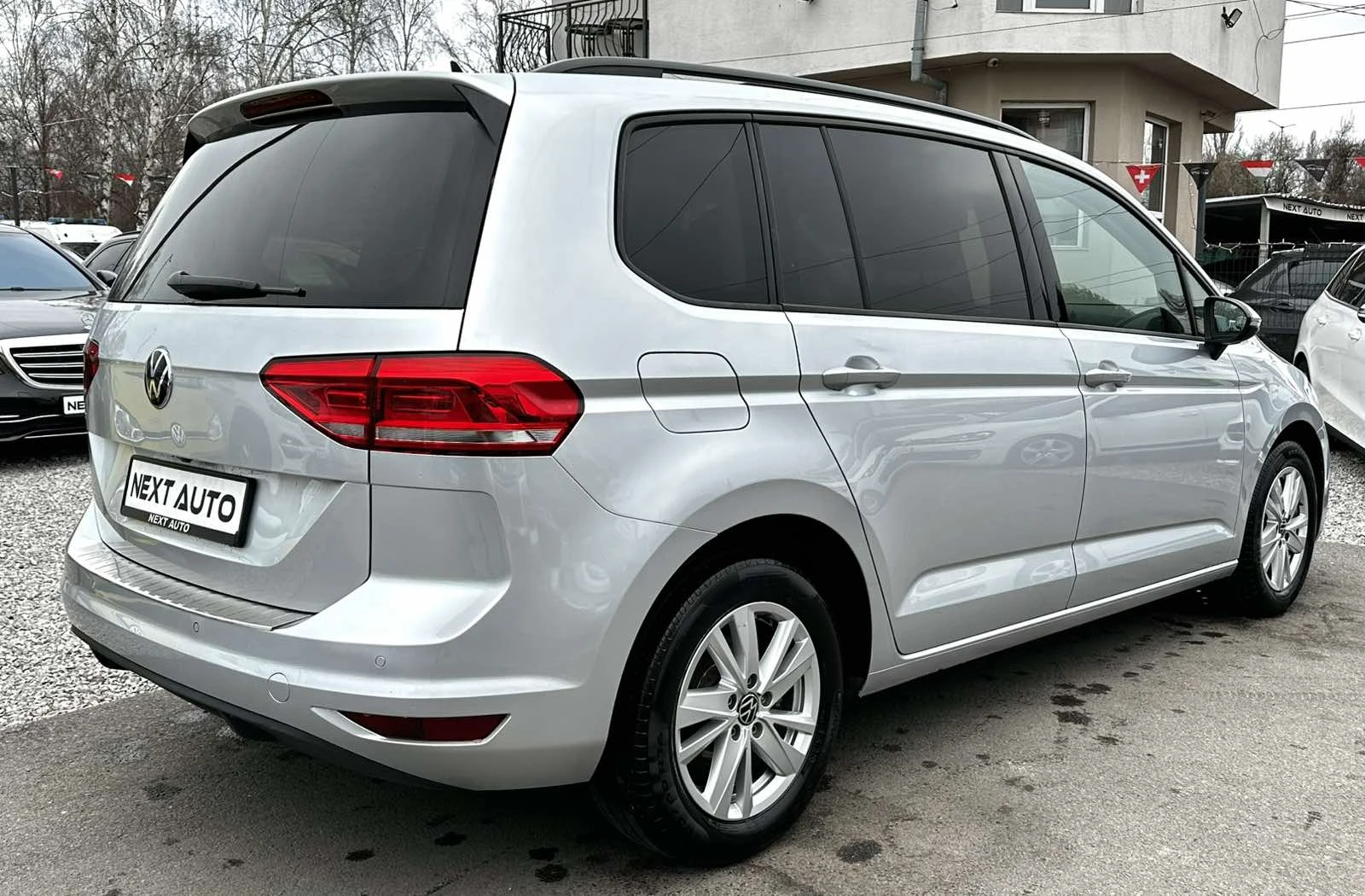 VW Touran 2.0TDI 122HP 6+ 1 CARPLAY CAMERA DISTRONIC, снимка 5 - Автомобили и джипове - 54064767