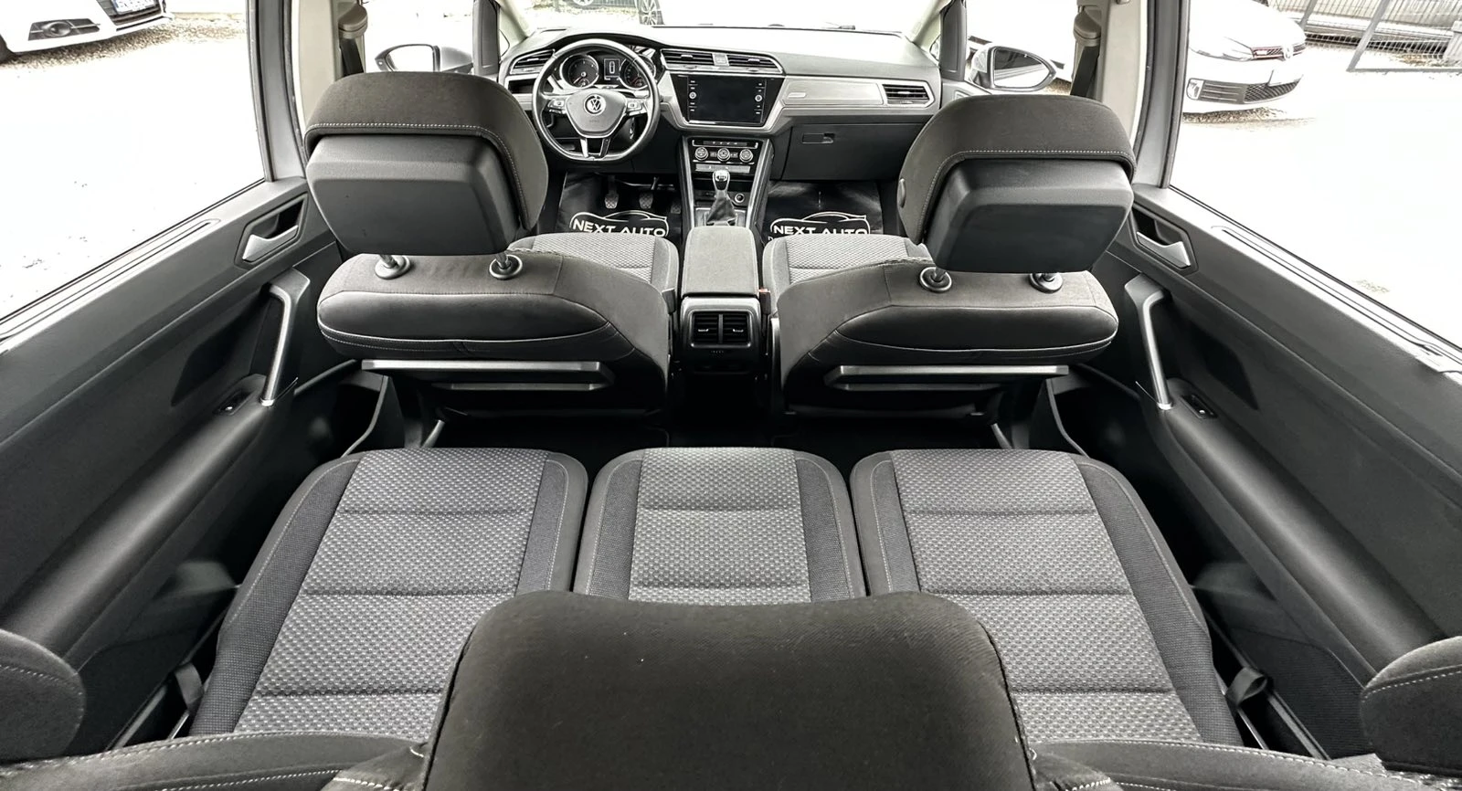 VW Touran 2.0TDI 122HP 6+ 1 CARPLAY CAMERA DISTRONIC, снимка 10 - Автомобили и джипове - 54064767