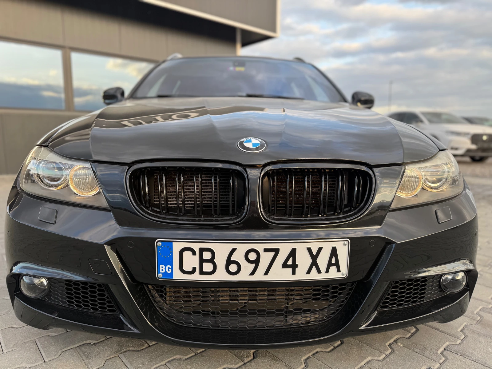 BMW 330 330xd 245 ks Като нова !!! Собствен лизинг !!!, снимка 2 - Автомобили и джипове - 54260469