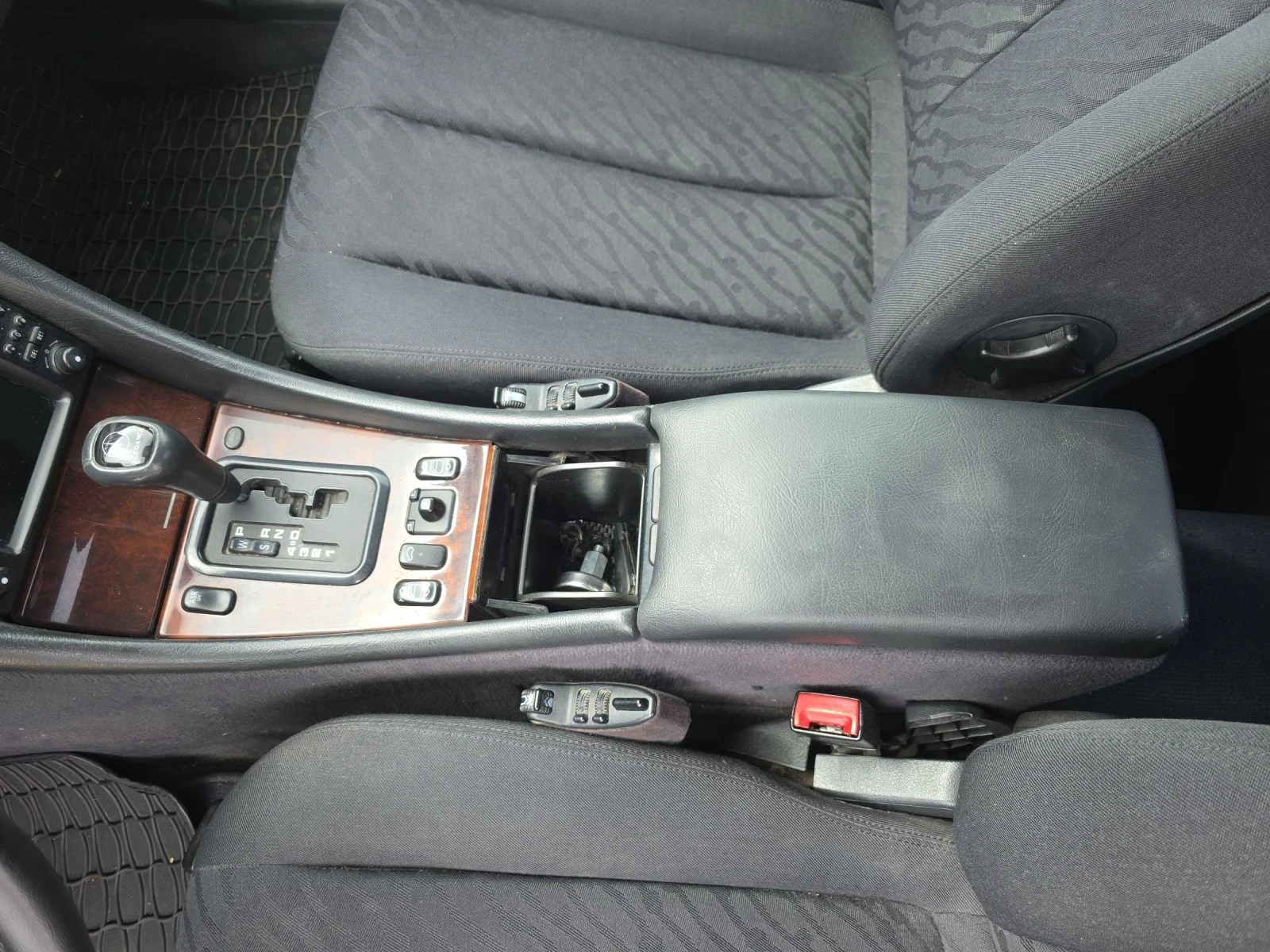 Mercedes-Benz CLK 2.0 Avtomat , снимка 12 - Автомобили и джипове - 55038553