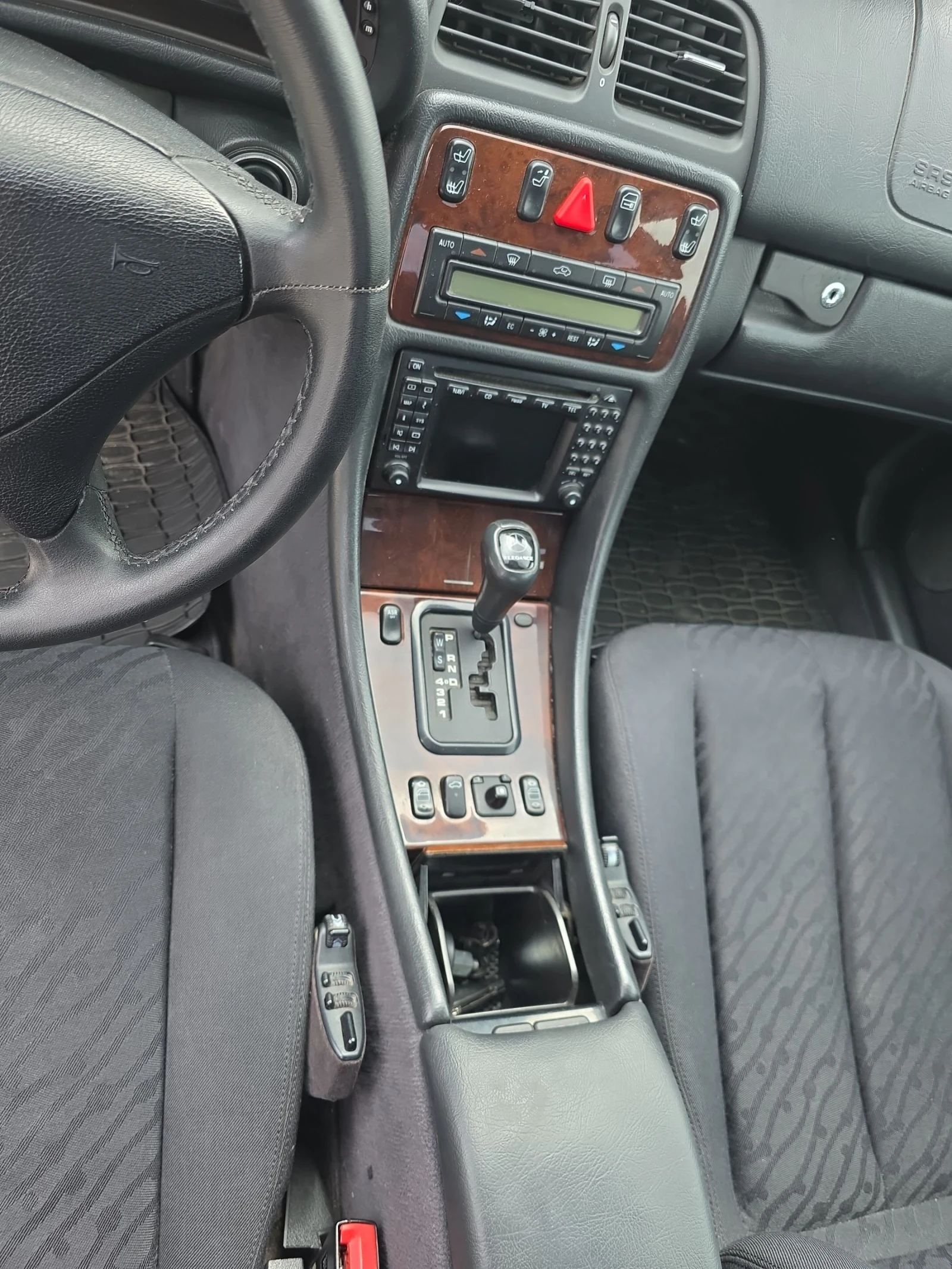 Mercedes-Benz CLK 2.0 Avtomat , снимка 11 - Автомобили и джипове - 55038553