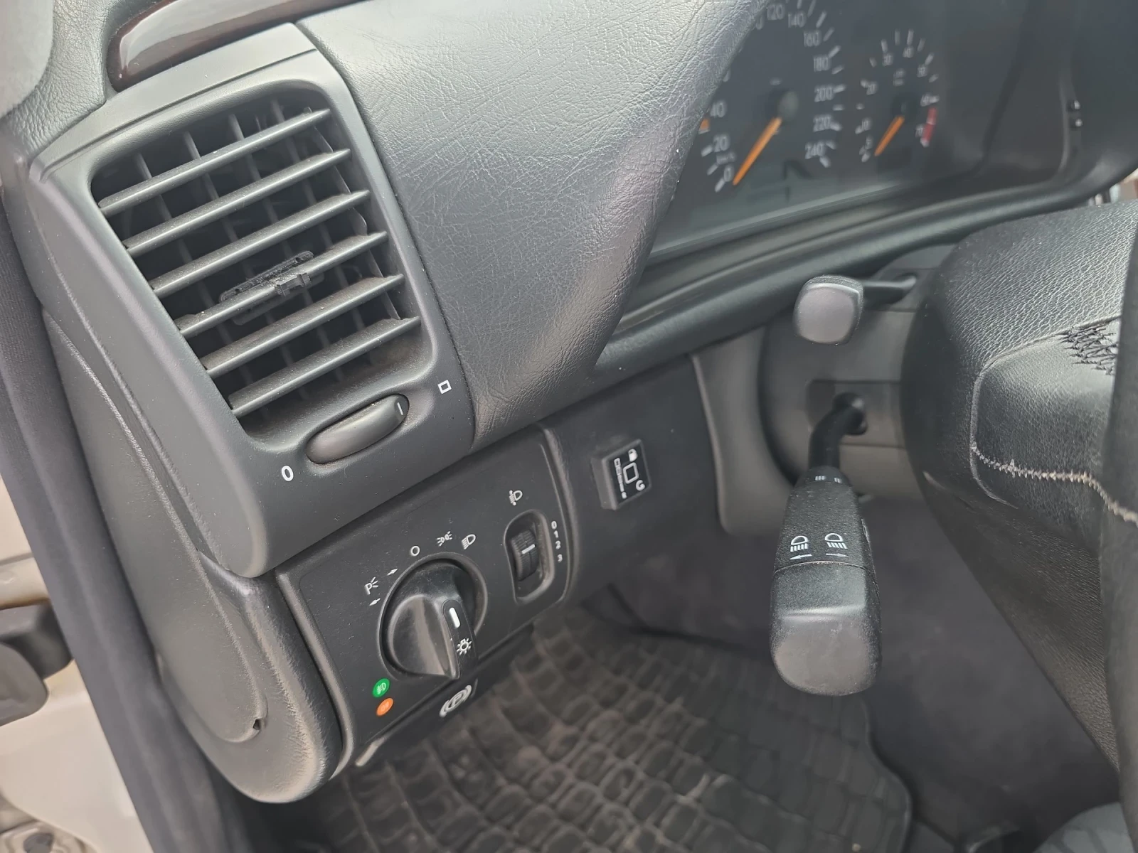 Mercedes-Benz CLK 2.0 Avtomat , снимка 15 - Автомобили и джипове - 55038553