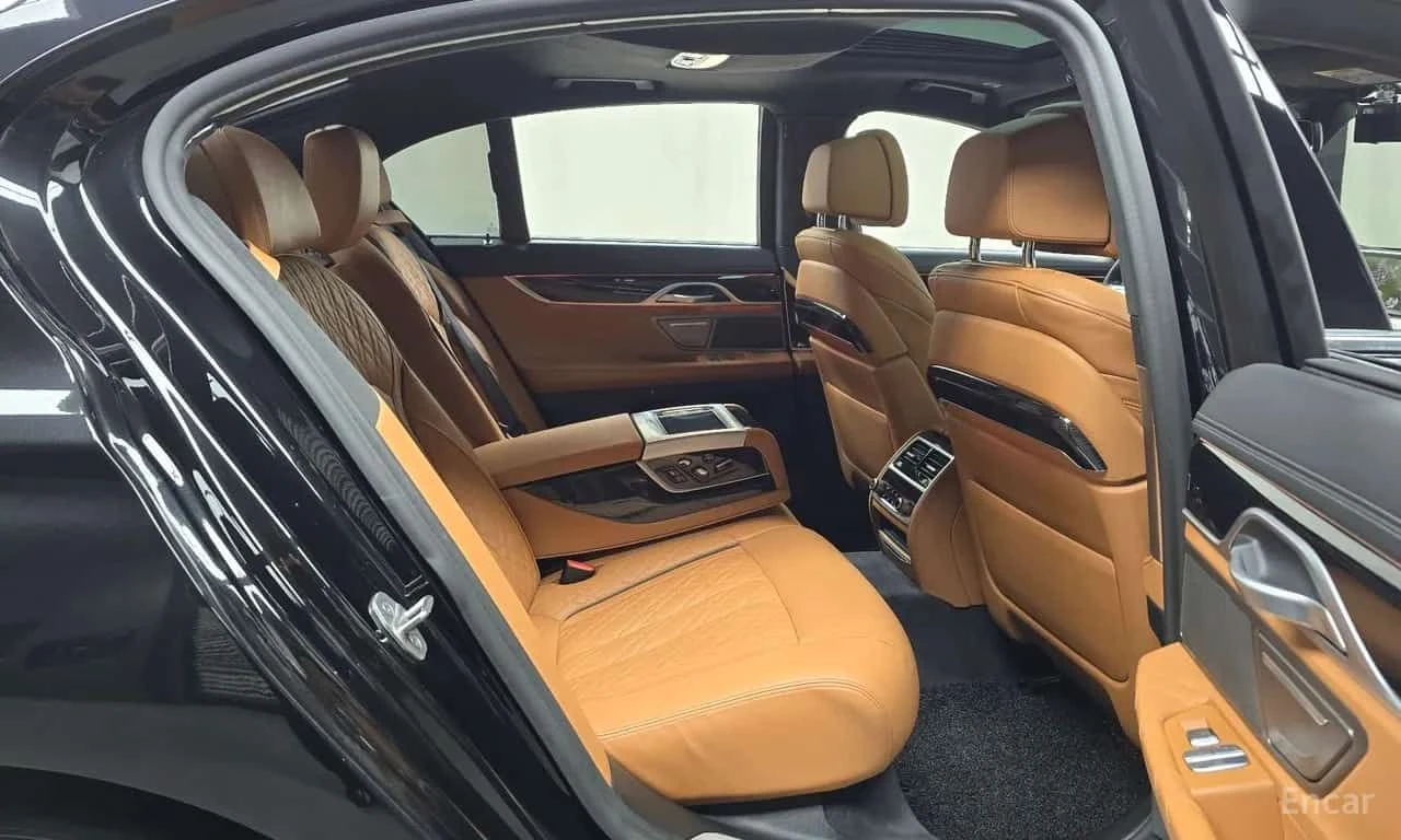 BMW 730 * 730d xDrive M Sport * ДИГИТАЛЕН КЛЮЧ * , снимка 12 - Автомобили и джипове - 55564776