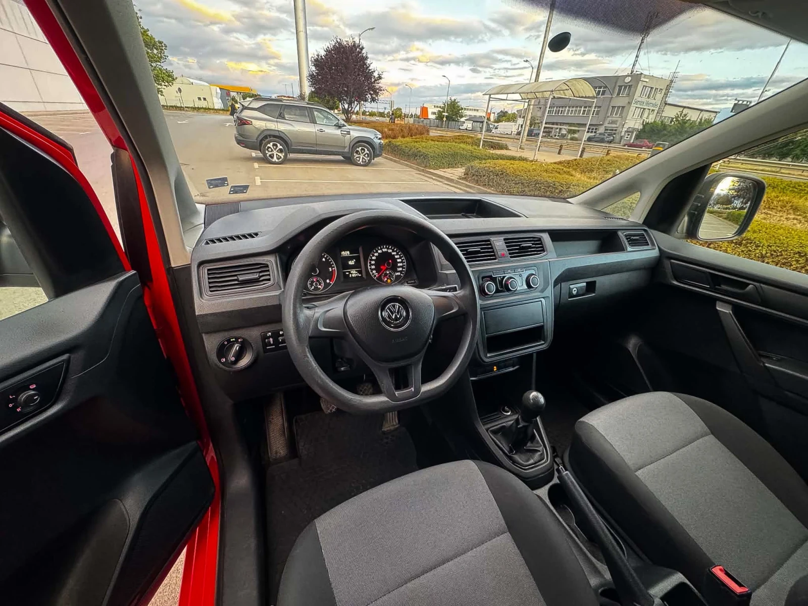 VW Caddy, снимка 10 - Автомобили и джипове - 56203015