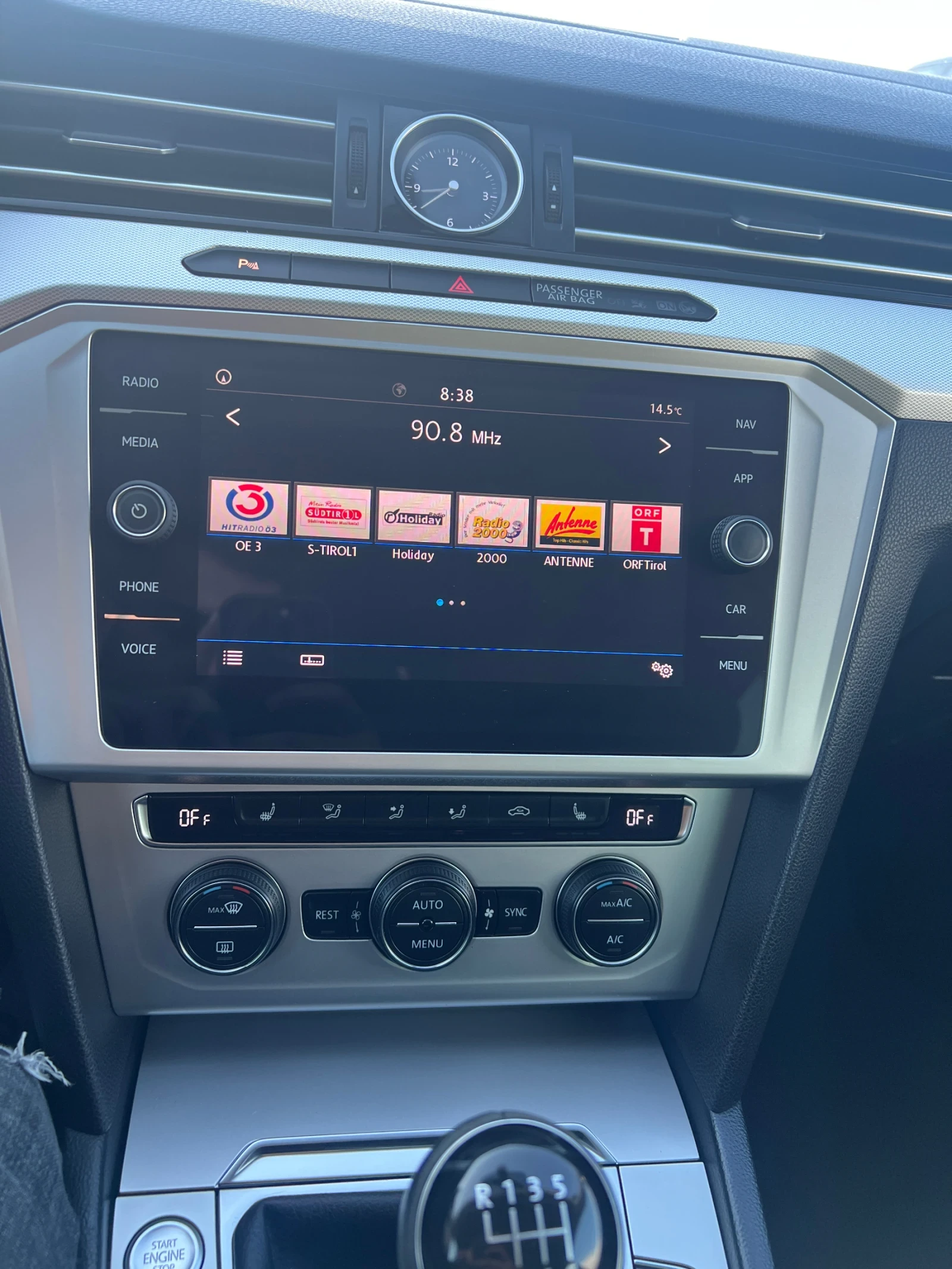 VW Passat 2.0 TDI/ПОДГРЕВ/ДИСТРОНИК, снимка 11 - Автомобили и джипове - 56304376