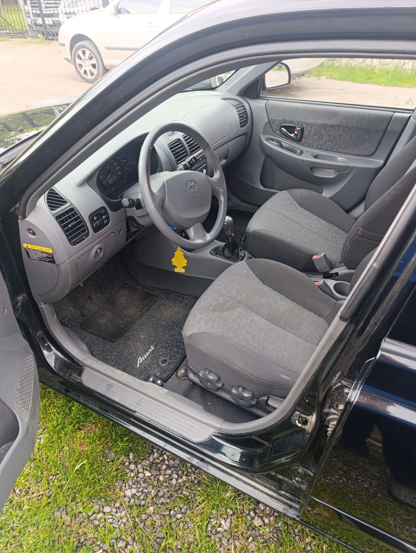 Hyundai Accent 1.3i, снимка 4 - Автомобили и джипове - 56456184