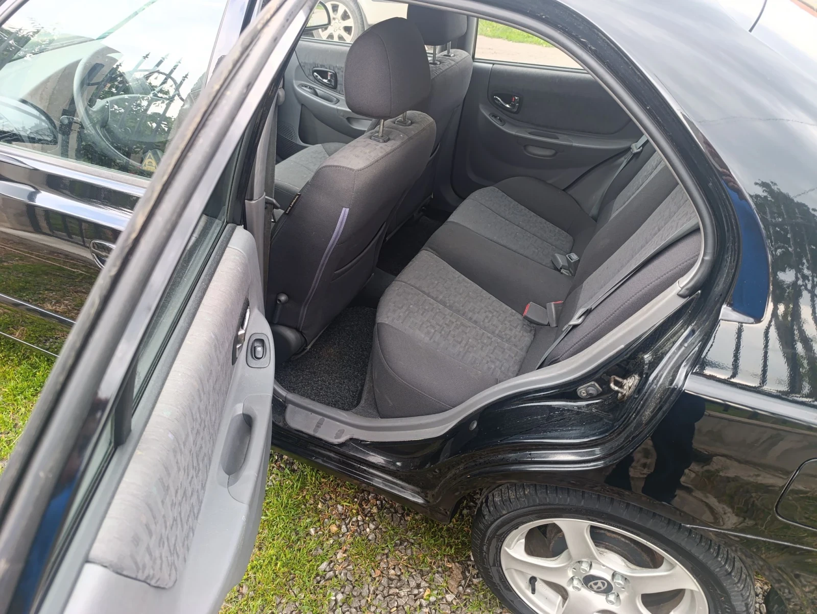 Hyundai Accent 1.3i, снимка 3 - Автомобили и джипове - 56456184