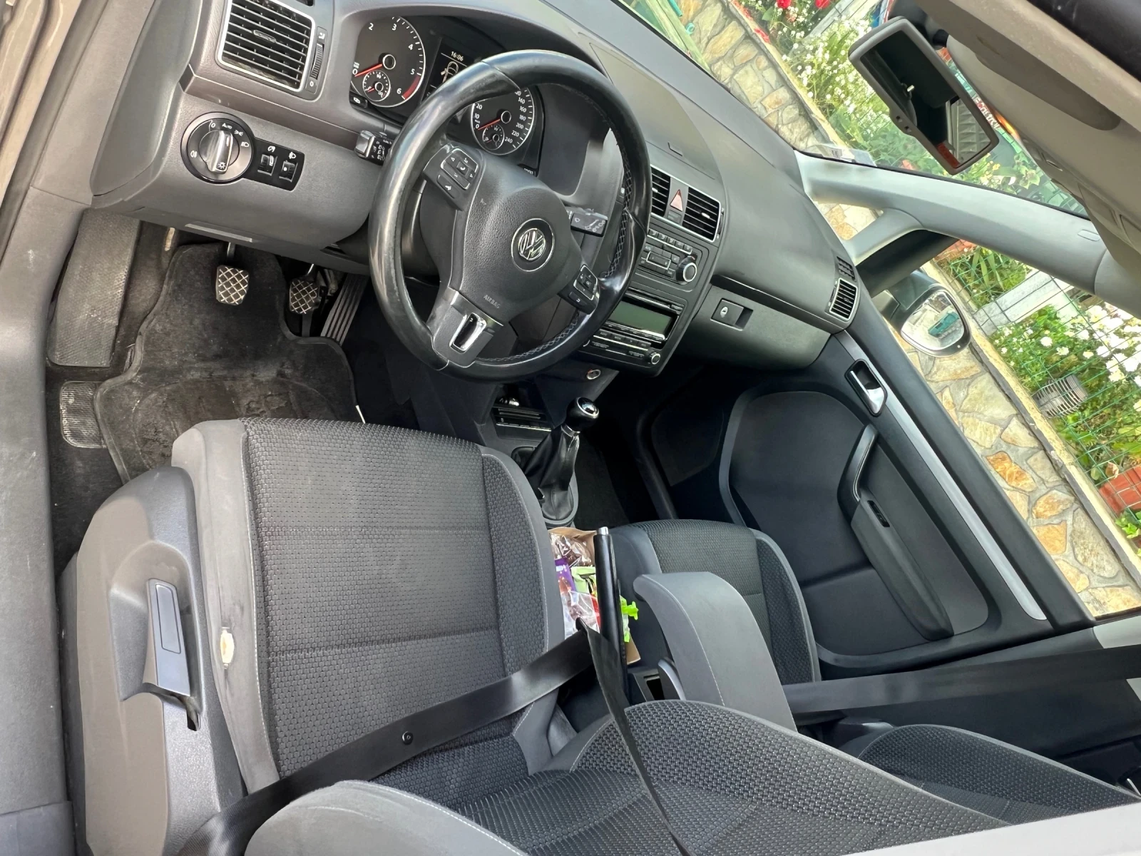 VW Touran, снимка 7 - Автомобили и джипове - 56505606