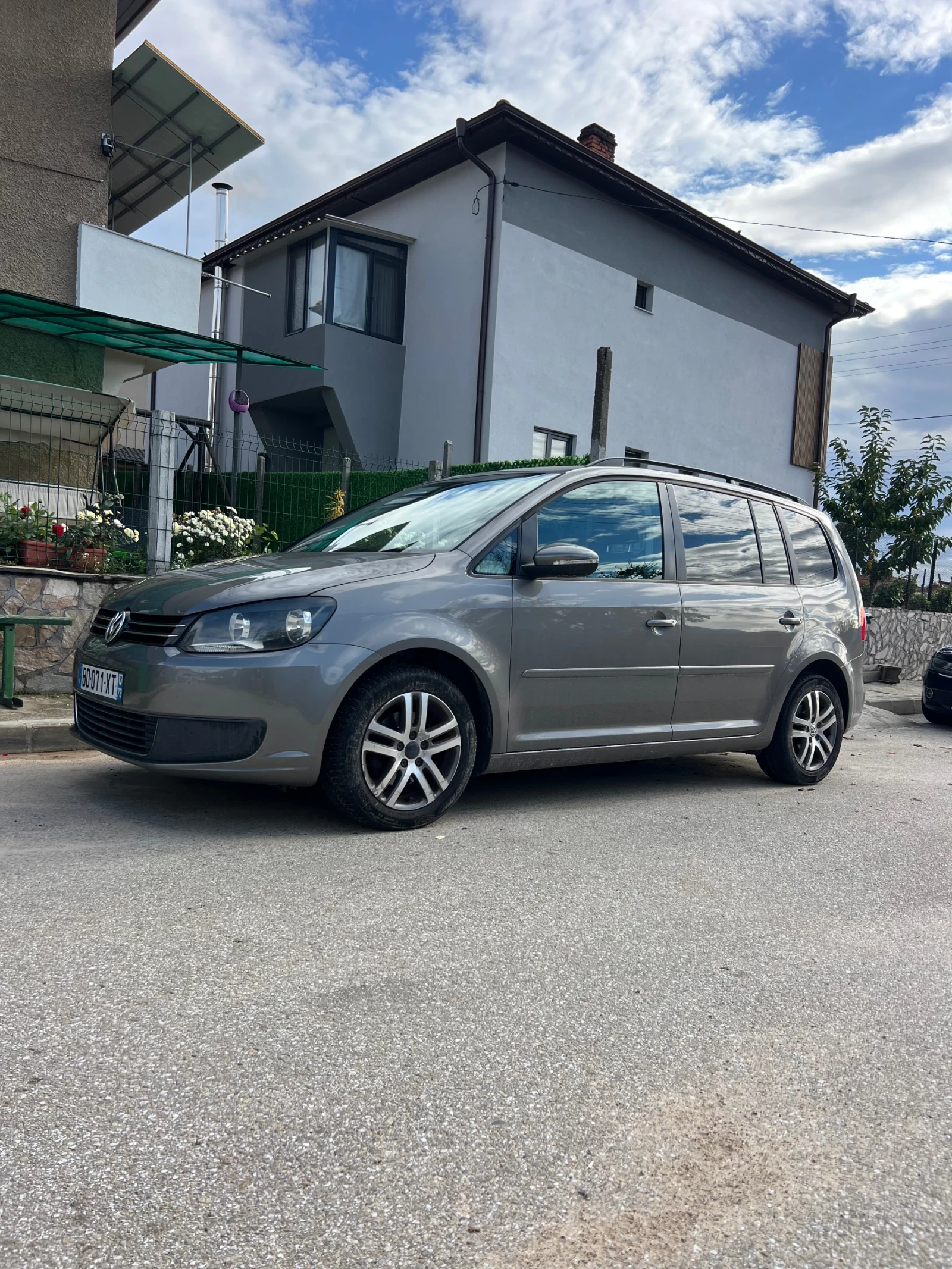 VW Touran, снимка 2 - Автомобили и джипове - 56505606