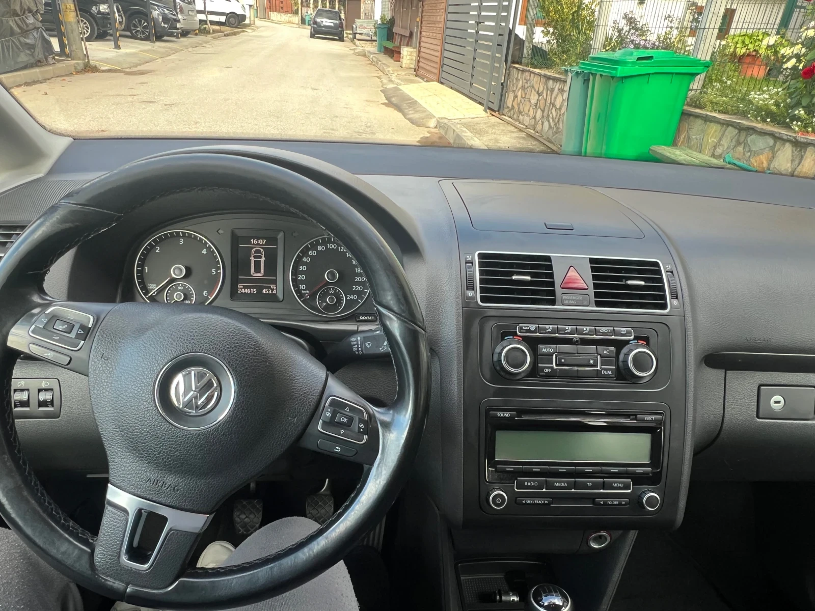VW Touran, снимка 8 - Автомобили и джипове - 56505606