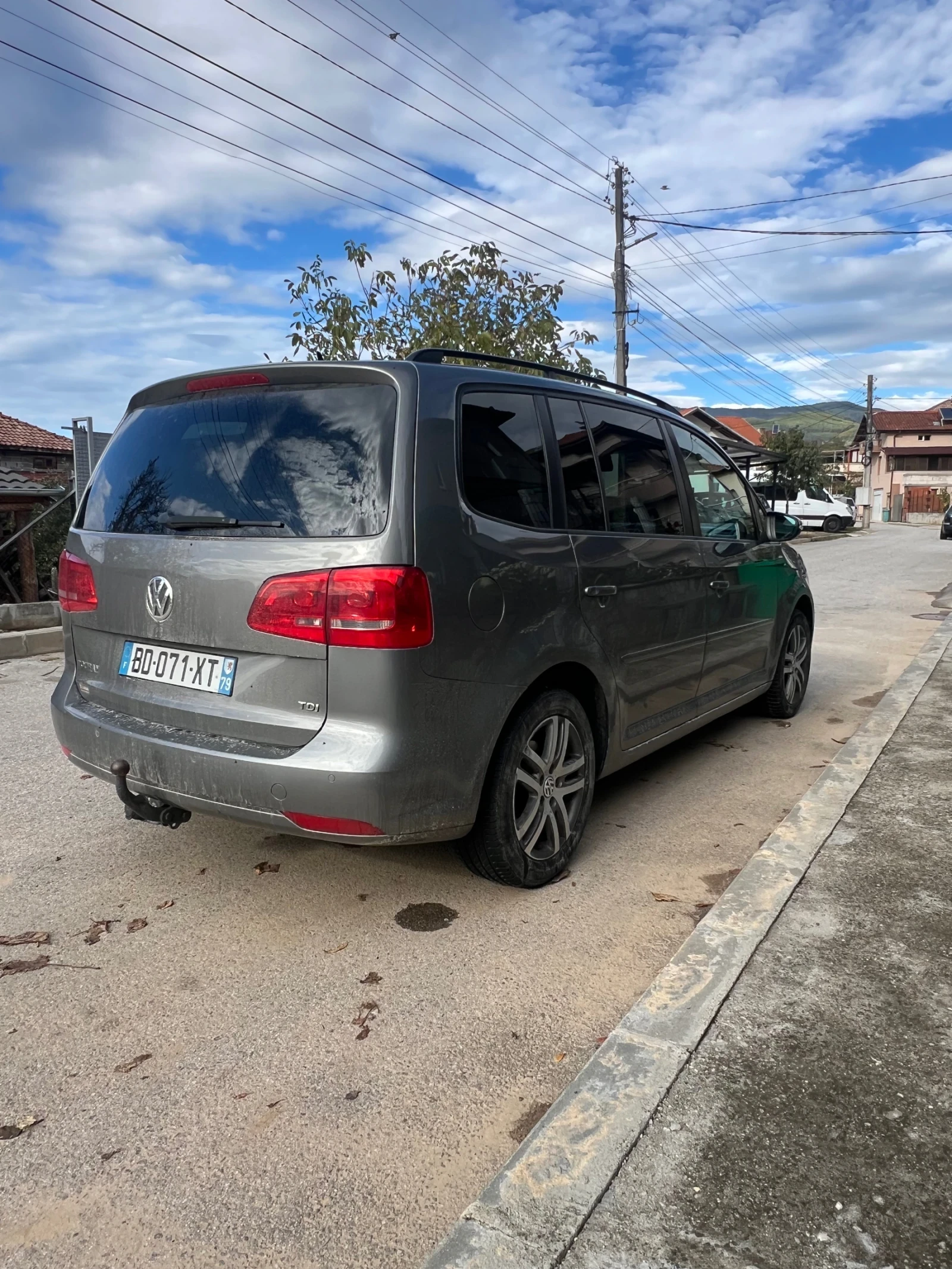 VW Touran, снимка 3 - Автомобили и джипове - 56505606