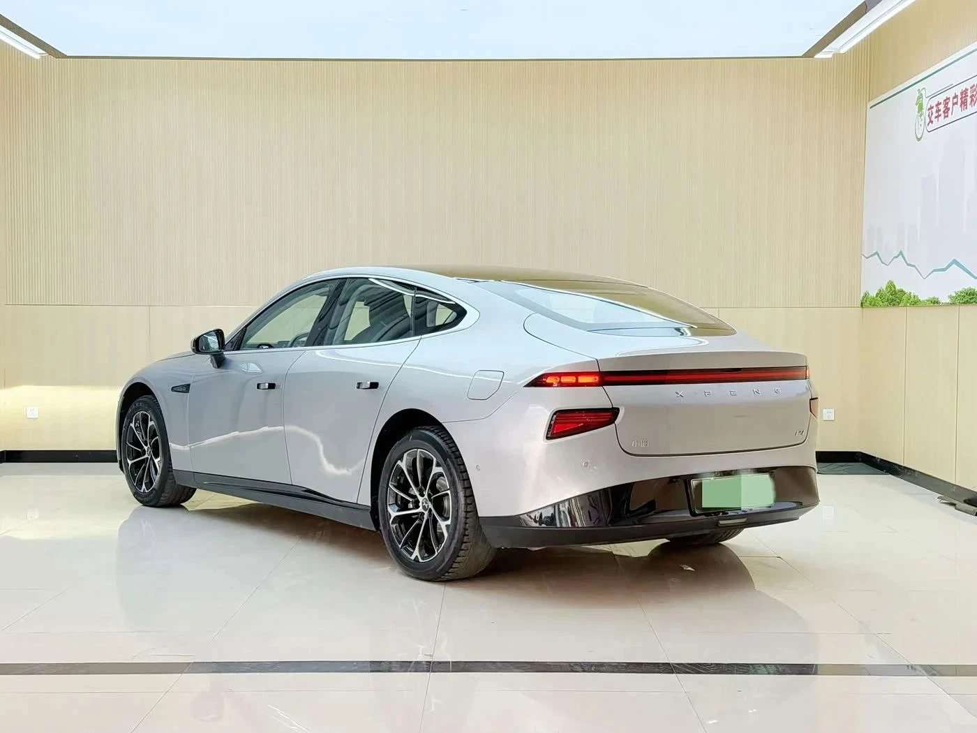 Xpeng P7, снимка 10 - Автомобили и джипове - 56686857
