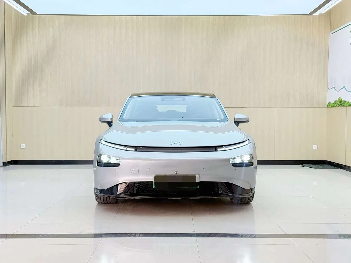 Xpeng P7, снимка 2 - Автомобили и джипове - 56686857