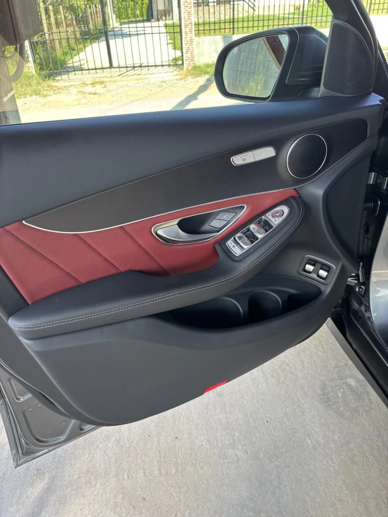 Mercedes-Benz GLC 300 Mercedes-Benz GLC300e 4Matic AMG Hybrid, снимка 5 - Автомобили и джипове - 50716790