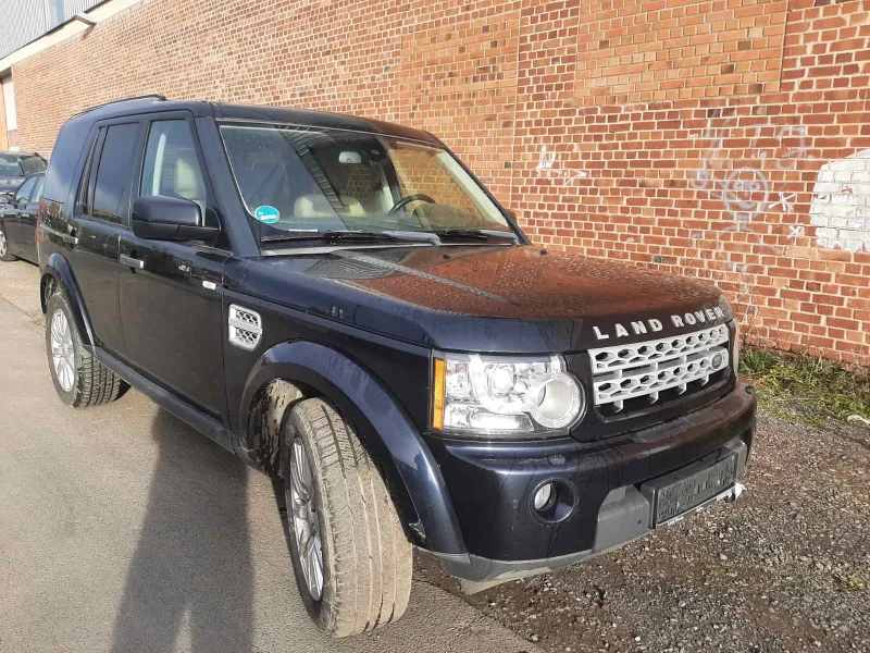 Land Rover Discovery 3.0D SDV6 HSE, снимка 2 - Автомобили и джипове - 52465256