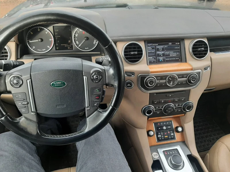 Land Rover Discovery 3.0D SDV6 HSE, снимка 11 - Автомобили и джипове - 52465256