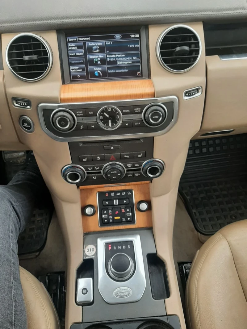 Land Rover Discovery 3.0D SDV6 HSE, снимка 12 - Автомобили и джипове - 52465256