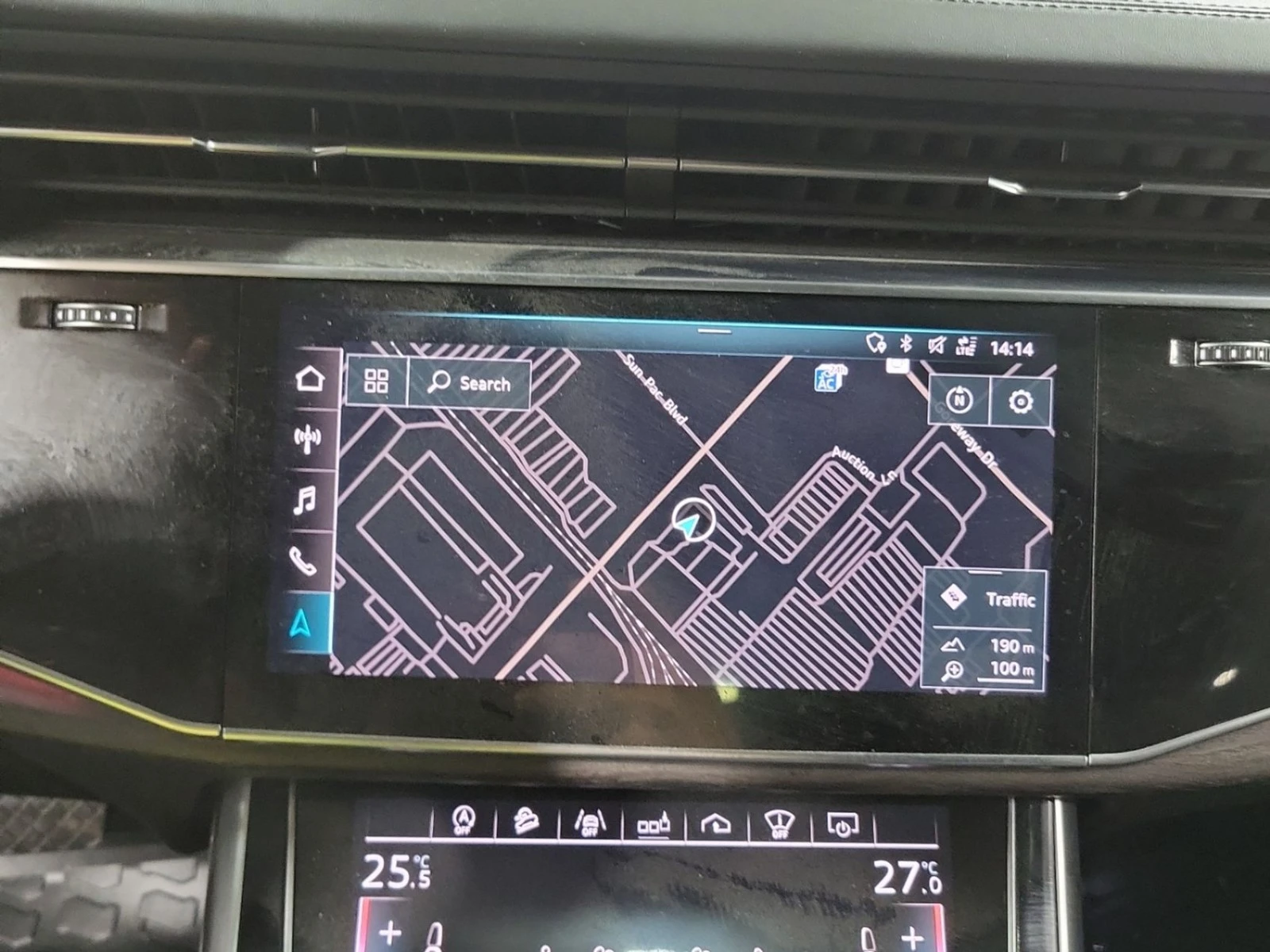 Audi Q8 TECHNIK* АвтоКредит* (ЦЕНА ДО БГ), снимка 9 - Автомобили и джипове - 54414474