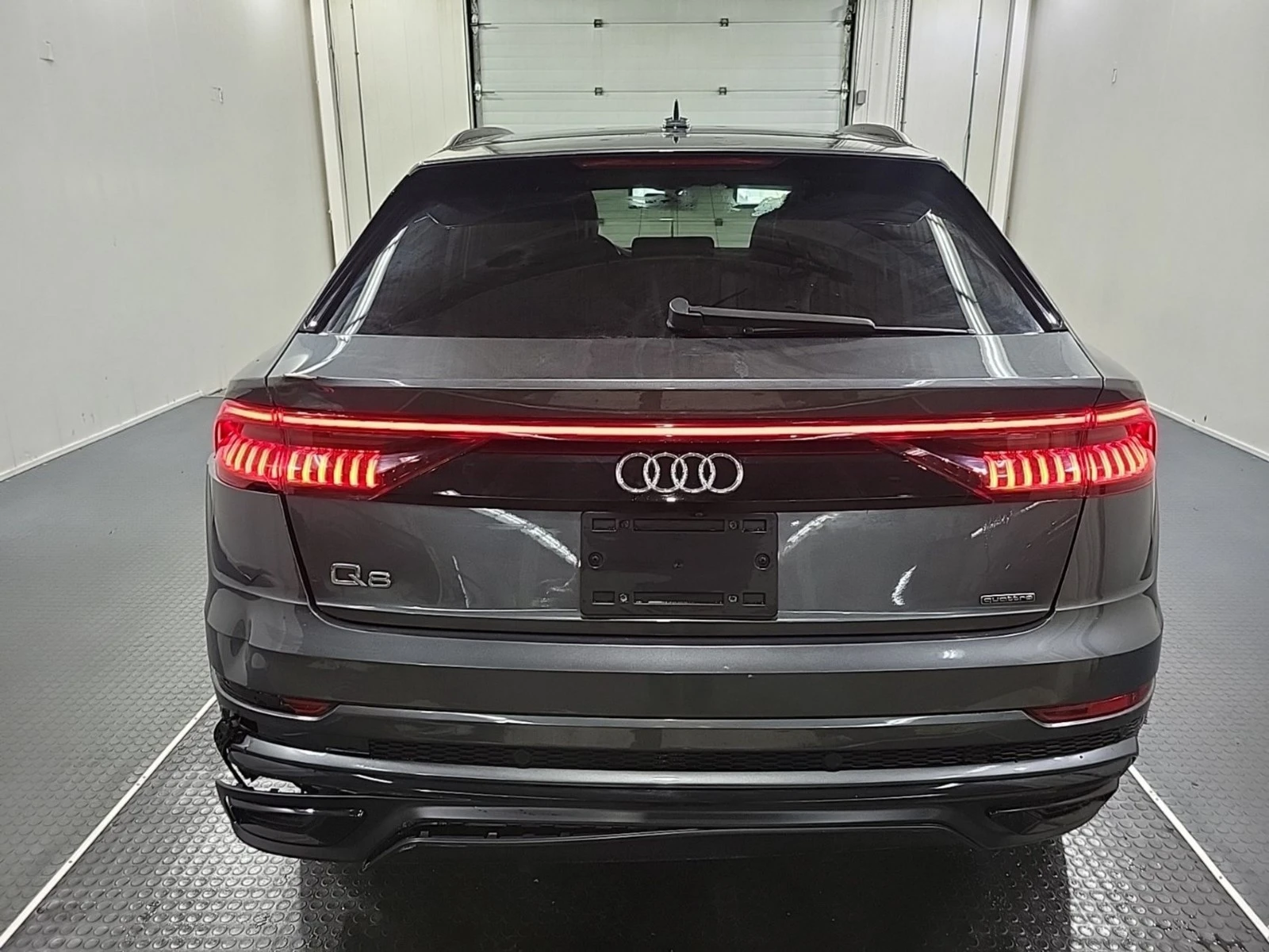 Audi Q8 TECHNIK* АвтоКредит* (ЦЕНА ДО БГ), снимка 16 - Автомобили и джипове - 54414474