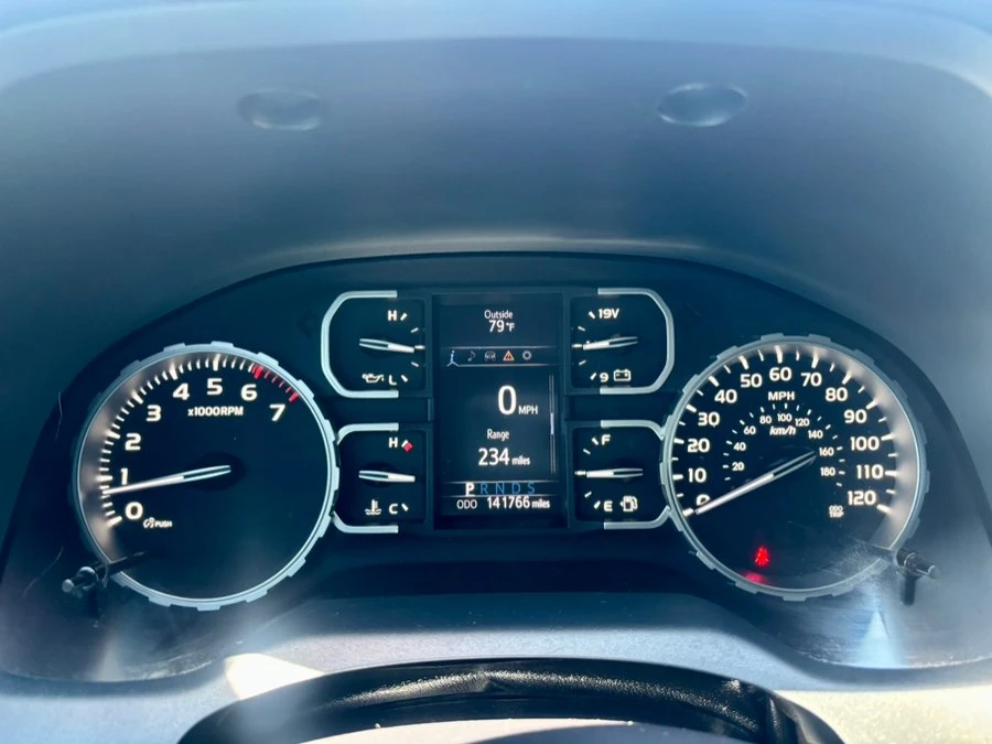 Toyota Tundra SR5, снимка 9 - Автомобили и джипове - 55172627