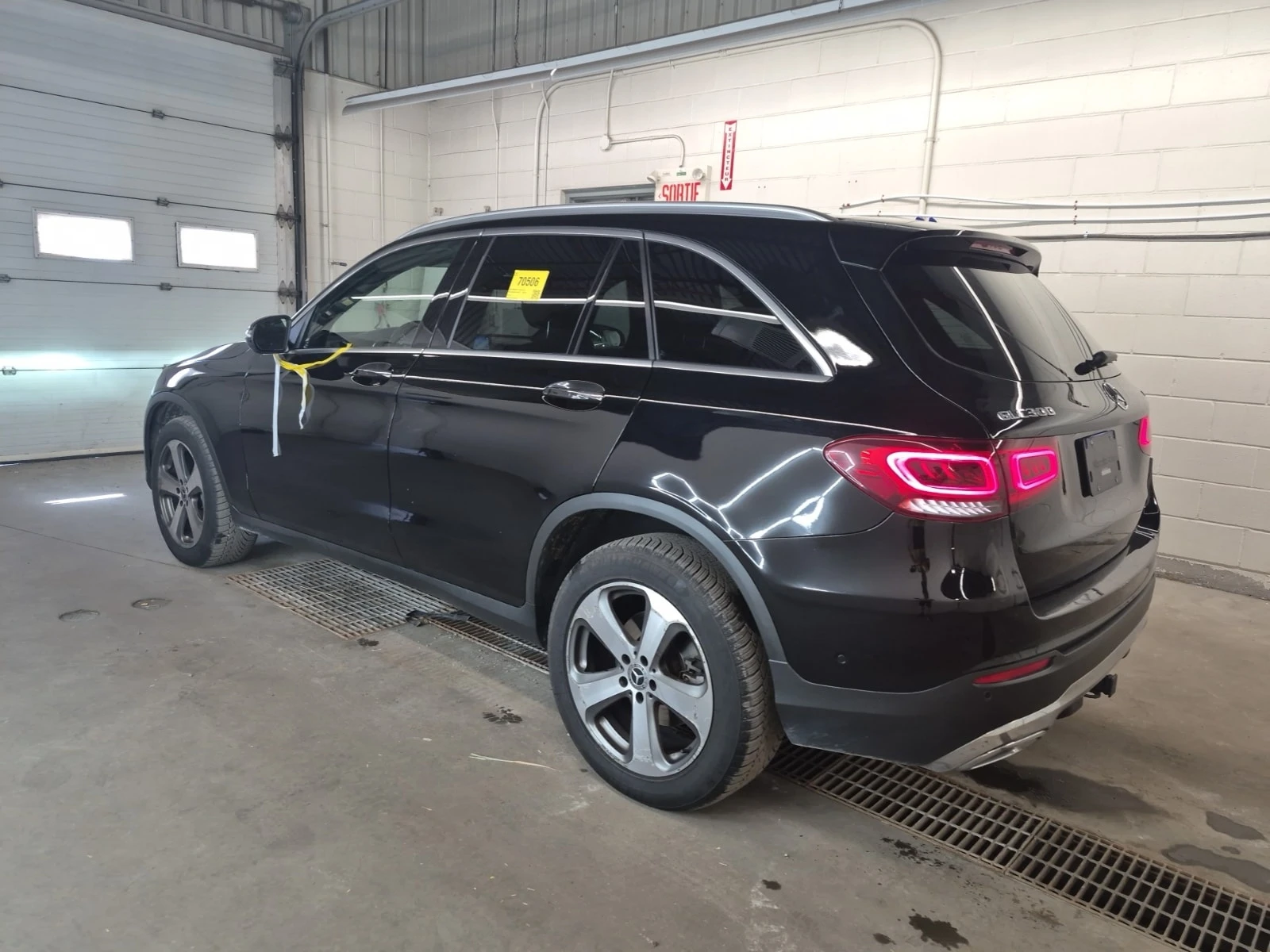 Mercedes-Benz GLC 300 * АВТОКРЕДИТ * ГЛАВНО ПРЕДСТАВИТЕЛСТВО, снимка 4 - Автомобили и джипове - 55900295