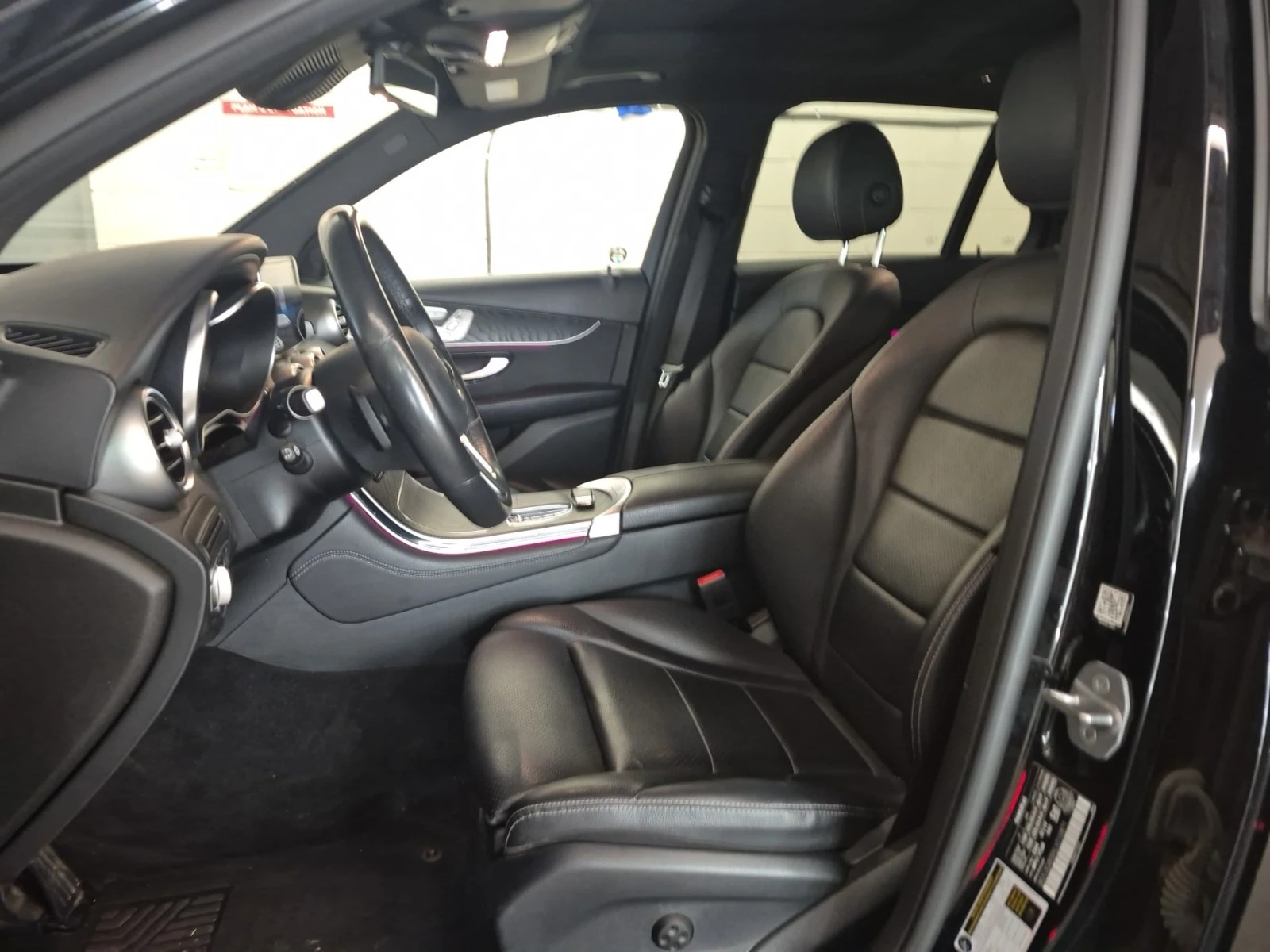 Mercedes-Benz GLC 300 * АВТОКРЕДИТ * ГЛАВНО ПРЕДСТАВИТЕЛСТВО, снимка 7 - Автомобили и джипове - 55900295