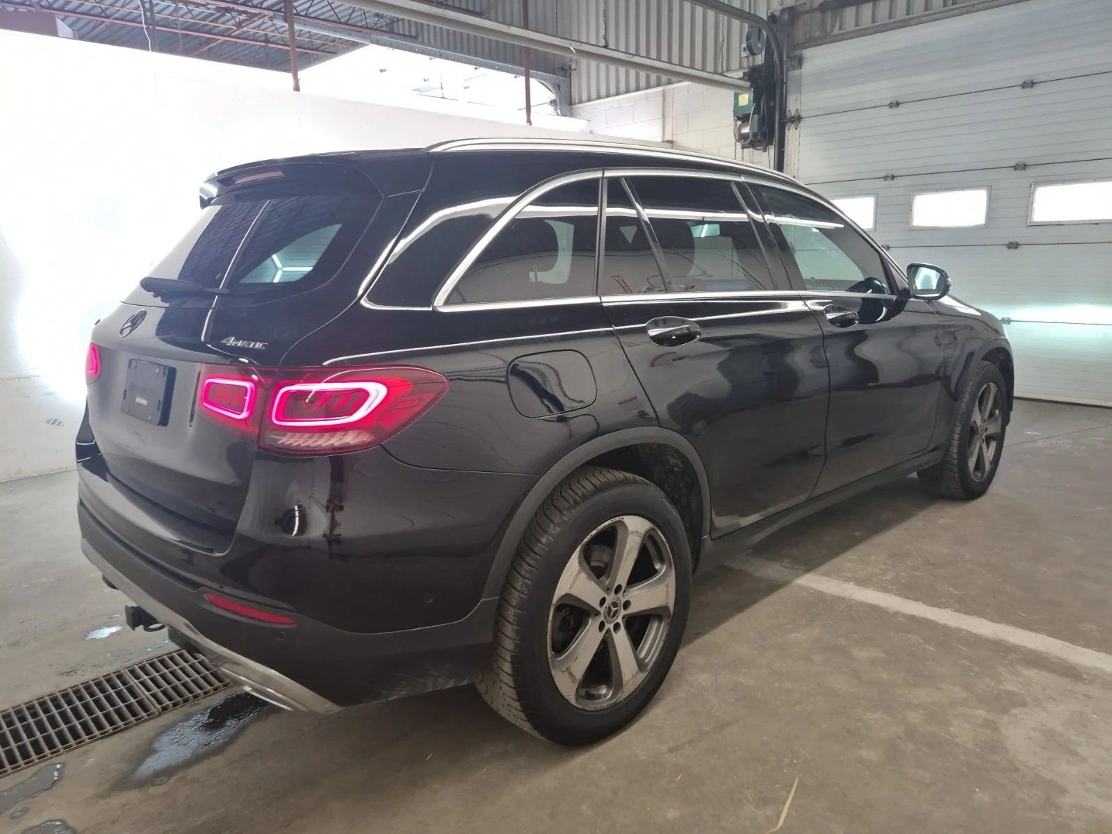 Mercedes-Benz GLC 300 * АВТОКРЕДИТ * ГЛАВНО ПРЕДСТАВИТЕЛСТВО, снимка 3 - Автомобили и джипове - 55900295