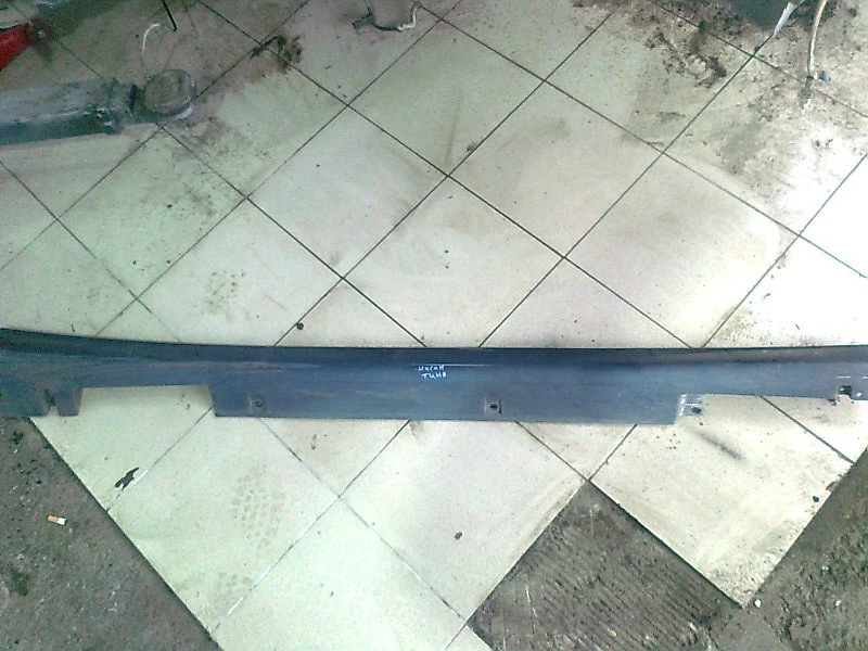 пластмасов декоративен външен праг десен за Нисан Алмера Тино 2.2di