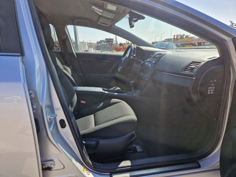 Toyota Avensis 2.0i бензин автоматик , снимка 15 - Автомобили и джипове - 44598155