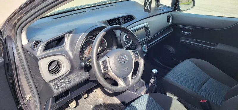 Toyota Yaris 1, 4 D4D, снимка 13 - Автомобили и джипове - 47330246