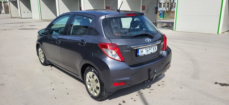 Toyota Yaris 1, 4 D4D, снимка 16 - Автомобили и джипове - 47330246