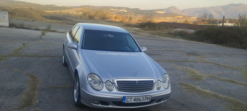 Mercedes-Benz E 220, снимка 1 - Автомобили и джипове - 47906944