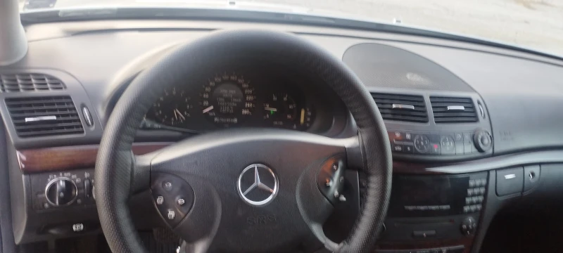 Mercedes-Benz E 220, снимка 8 - Автомобили и джипове - 47906944