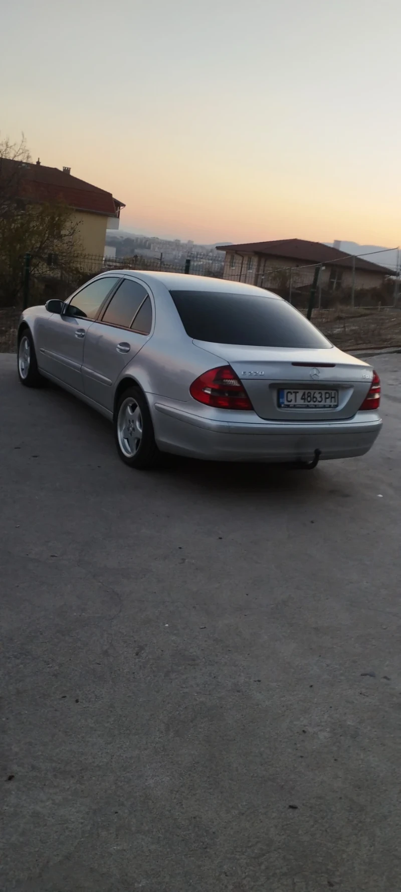 Mercedes-Benz E 220, снимка 6 - Автомобили и джипове - 47906944