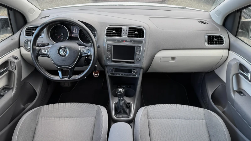 VW Polo 1.2i 4цил.Внос Швейцария!PDC, Tel, USB, Navi, Каме, снимка 12 - Автомобили и джипове - 48965556