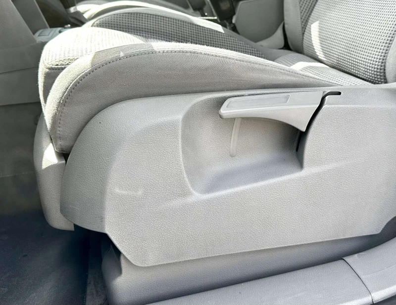 VW Touran 2.0D 140HP DSG NAVI, снимка 17 - Автомобили и джипове - 50326421